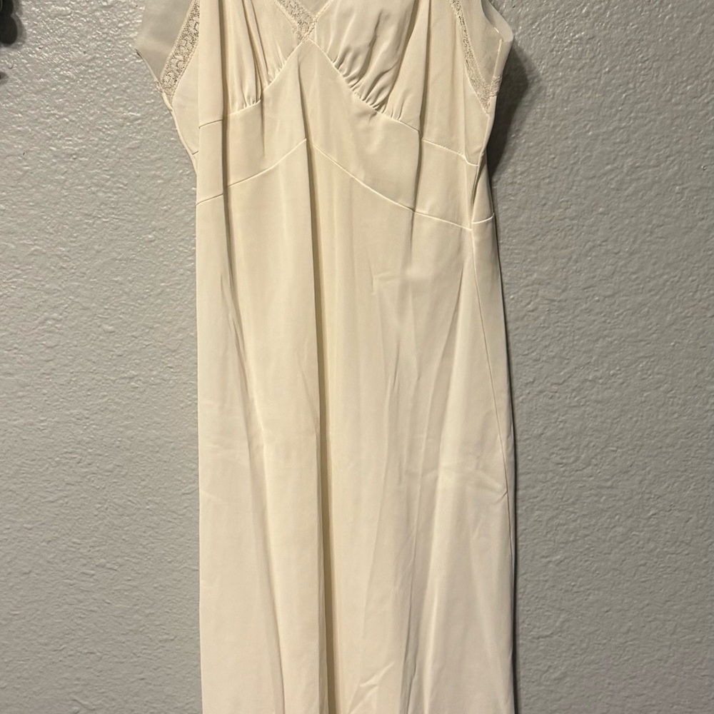 Elegant Cream Sleeveless Dress